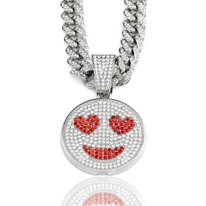 Silberne Iced Out Panzerkette mit rotem Strass Herz Augen Smiley Anhänger für Hip Hop