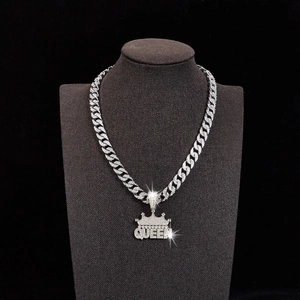 Iced Out QUEEN Krone Anhänger mit kubanischer Kette für Damen in Silberoptik