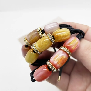 Elastici per capelli con perle marmorizzate e dettagli in strass dorati da donna