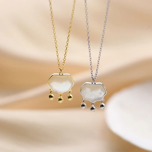 Collier élégant en argent 925 avec pendentif serrure en nacre et petits glands