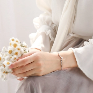 Elegant 925 sterling silver reindeer antler bracelet with sparkling zircon for women