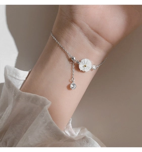 Close-up of S925 sterling silver daisy bracelet with white petals and sparkling zircon