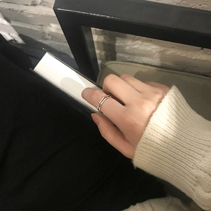 Minimalist double layer V-shaped geometric open ring in silver for women on finger