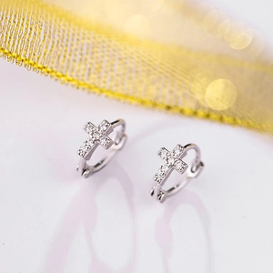 Eleganti orecchini a cerchio a croce in argento S925 con zirconi bianchi brillanti
