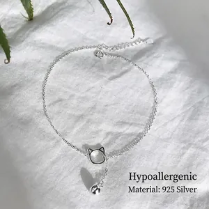 Cavigliera minimalista in argento sterling S925 con ciondolo a testa di gatto e campanellino