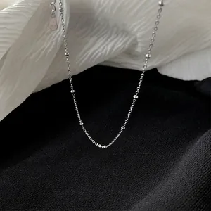 Collier minimaliste en argent sterling S925 avec chaîne à billes sur tissu élégant