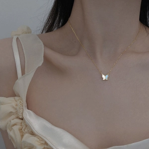 Élégant Collier Pendentif Papillon Avec Incrustation de Nacre Cuivre Plaqué Or Chaîne Minimaliste pour Bijoux de Femme