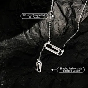 Collana a graffetta in argento sterling 925 con cristalli pavé su sfondo nero