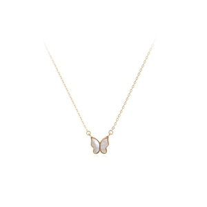 Collier élégant avec pendentif papillon doré et incrustation de nacre blanche irisée