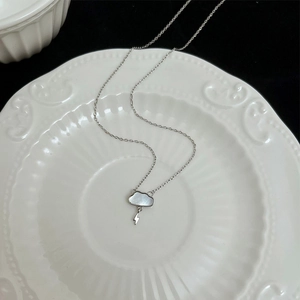 Simple White Mother Of Artificial Pearl Cloud Pendant Necklace With Lightning Charm Copper White Gold Plated Chic Jewelry For Women