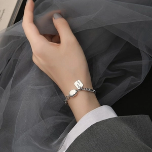 Minimalistisches Kupfer Good Luck Quadratisches Anhänger Armband Für Damen Vintage Elegantes Metallperlen Versilbertes Ketten Schmuck Geschenk