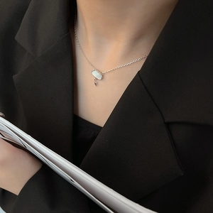 Mother of pearl cloud necklace with lightning pendant in minimalist S925 silver