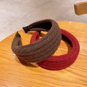 Chunky knitted cable headbands in brown and burgundy for women everyday hairstyling