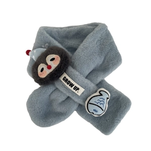 Sciarpa di peluche celeste per bambini con decoro pinguino ed etichetta GROW UP