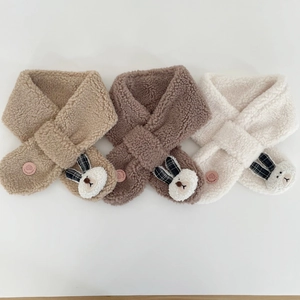Lot de trois cache-cols en peluche pour enfants en kaki, rose et blanc avec appliques de lapin