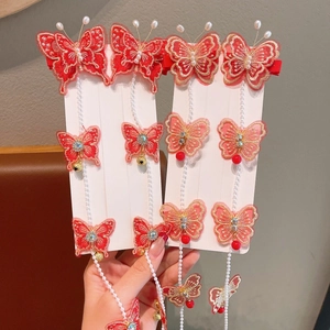 Barrette à cheveux festive rouge pour enfants avec papillons brodés et longs pompons