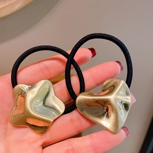 Elastici per capelli neri con ciondoli geometrici minimalisti a stella e cuore dorati