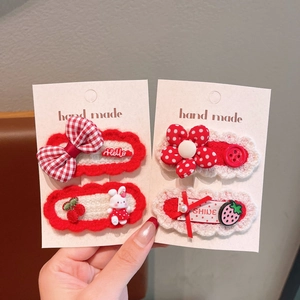 Handgemaakte rode gehaakte haarclips set voor meisjes met strikjes en konijntjes