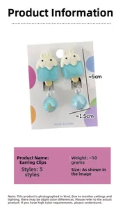 Dettaglio degli orecchini a clip con coniglio gelato blu con misure e perle aurora