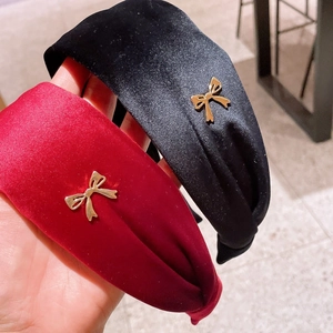Retro velvet knot headband set in red and black with elegant golden bow metal charms