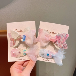 Detail of glitter mermaid tail hair clips with pearls and mesh for little girls