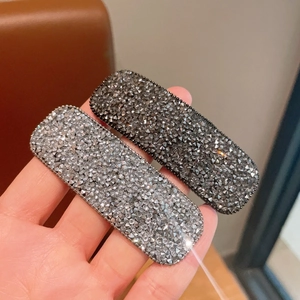 Funkelnde geometrische Kristall-Haarspangen in Silber und Dunkelgrau im 2er-Set