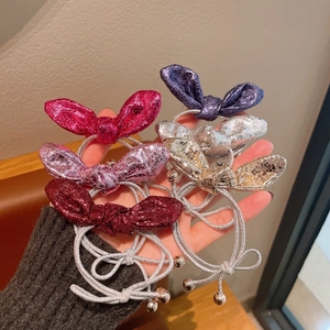 Set dettagliato di elastici per capelli a orecchie di coniglio in colori metallizzati