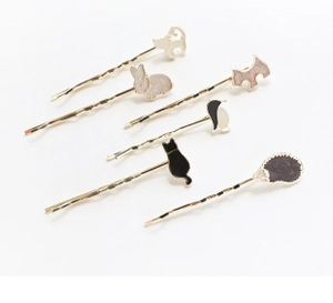 Detail of 6-piece golden animal silhouette hair clips with enamel finish for women