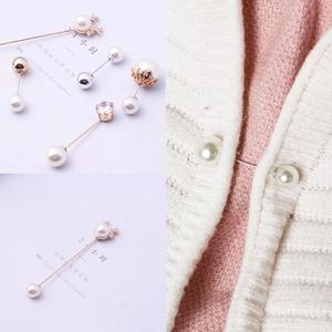 Elegant Korean style pearl and rhinestone brooch pins set for women's cardigans