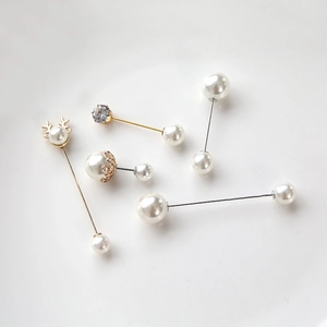 5-piece set of elegant pearl brooches with gold stag and crown charms on white background