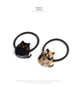 Détail d'élastiques à cheveux chat en noir et écaille de tortue avec bandes flexibles