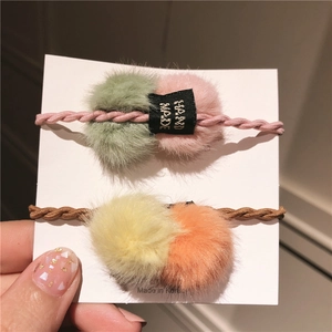 Handgefertigtes Set aus minimalistischen Kunstpelz-Haargummis mit geflochtenem Band
