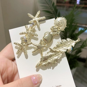Set de barrettes dorées avec étoiles de mer, coquillages et perles pour un style doux