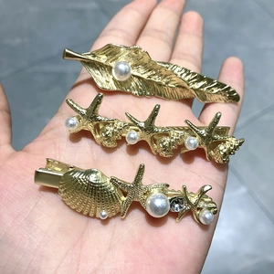 Lot de trois barrettes dorées en métal avec coquillages, étoiles de mer et perles pour femmes
