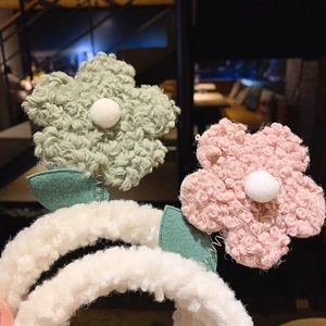 Cute plush floral headband with 3D spring flowers for washing face and skincare