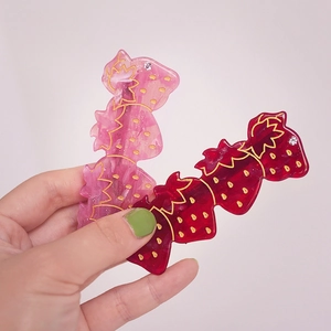 Lot de jolies barrettes fraises avec bordure dorée et strass pour coiffure femme