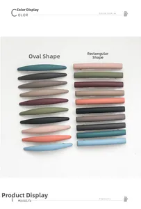 Détail de barrettes mates aux couleurs Morandi montrant des formes ovales et rectangulaires
