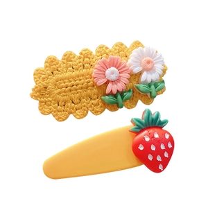 Cute crochet daisy and strawberry hair clips set for women and girls in yellow