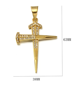 Pendentif croix en forme de clou en acier inoxydable doré avec zircons 63x38mm
