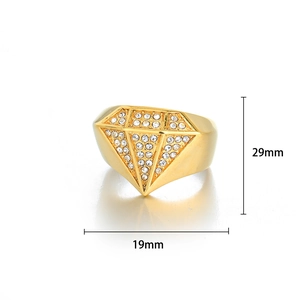 Macro shot of hip hop gold ring showing dimensions 29mm height and 19mm width detail