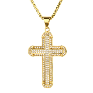 Collier avec pendentif croix dorée de style punk hip hop serti de cristaux blancs