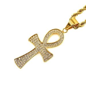 Pendentif croix Ankh égyptienne dorée avec strass et chaîne de style corde épaisse