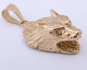 Polierter goldener Wolfskopf-Anhänger im Hip-Hop-Stil mit feiner Felltextur und Ring