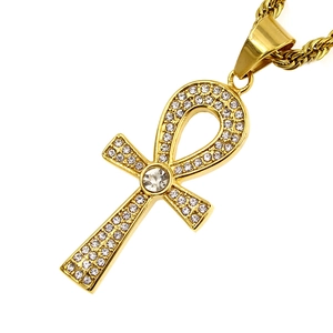 Pendente croce Ankh classico placcato oro con zirconi micro-pave e catena a corda