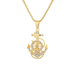 Collana nautica dorata con ancora e timone con brillanti strass bianchi