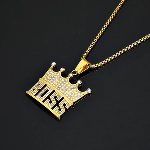 Collana con ciondolo a corona BOSS dorata hip hop con micro-pavé di strass bianchi