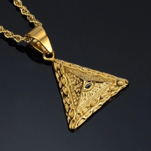 Klassieke vergulde piramide hanger met boze oog en zwarte steen aan een touwketting stijl