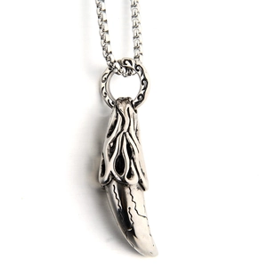 Retro wolf tooth necklace for men made of titanium steel with a vintage silver finish