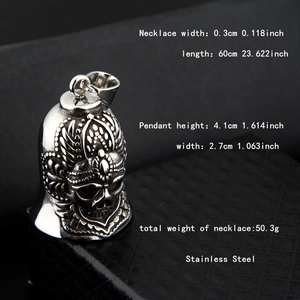 Detailansicht der Biker-Glocke aus Edelstahl mit Totenkopf und Abmessungen in Silber