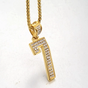 Collar con colgante número 7 dorado con circonitas incrustadas y cadena de caja